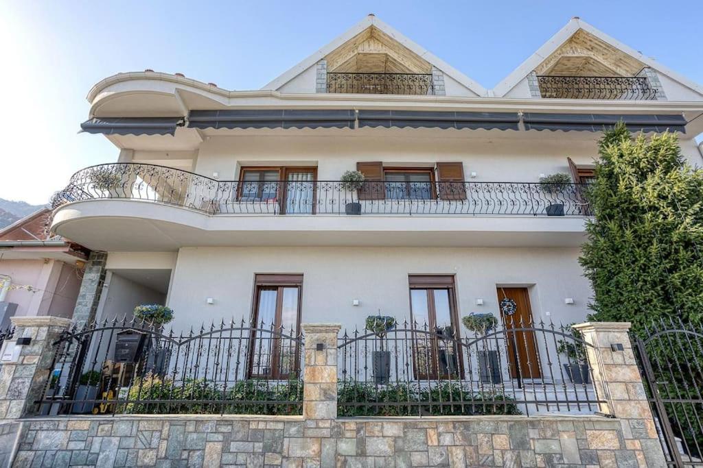 Luminous Luxury House Pyli
